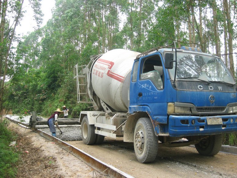 農(nóng)村建筑市場(chǎng)攪拌站配什么樣的水泥攪拌車合適